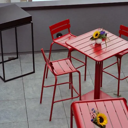 Open Source A L'entree Du Circuit! * Stavelot